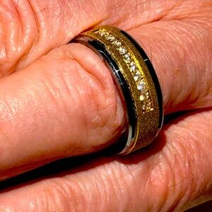 New Rare Beautiful unisex Tungsten ring with cubic zirconia and black gold
